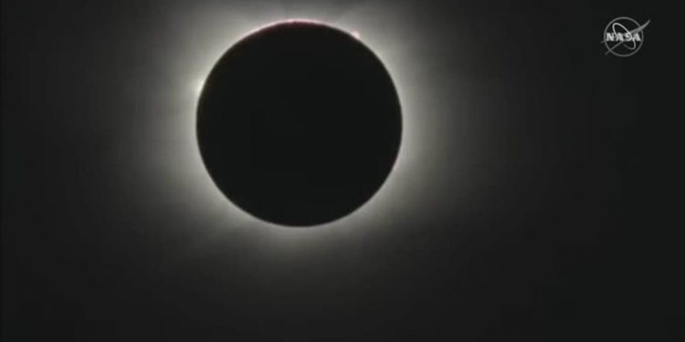 Gerhana Matahari Membuat Antartika Gelap dalam Beberapa Menit