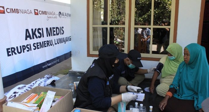 LAZ Al Azhar dan CIMB Niaga Beri Pelayanan Medis Gratis Untuk Pengungsi Erupsi Semeru