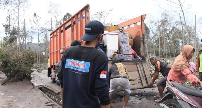 Gunung Semeru Erupsi, LAZ Al Azhar Terjunkan Tim FORMULA