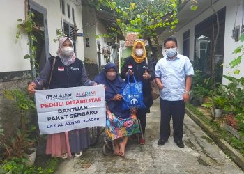 Peduli Disabilitas, LAZ Al Azhar Cilacap Salurkan Bantuan Paket Sembako