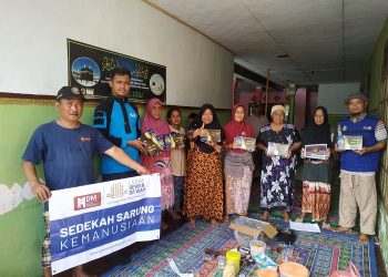 Program Tebar Sarung dan Mukena: Menjawab Keperluan Jiwa para Korban Semeru