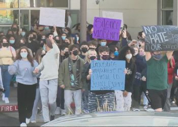 Ratusan Siswa Keluar Kelas untuk Dukung Muslim, Orang Kulit Hitam Melawan Rasisme