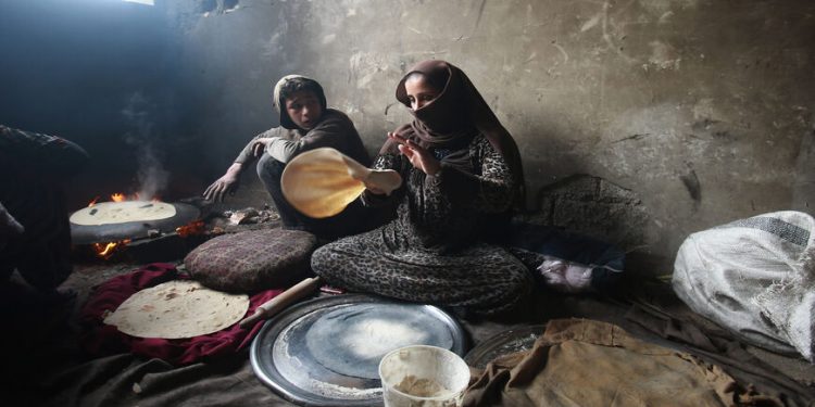 Warga Suriah Gunakan Metode Kuno dalam Pembuatan Roti dalam Krisis Pangan di Idlib