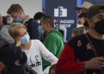 Ratusan Penerbangan di AS Dibatalkan Akibat Kekurangan Staf Terkait Covid