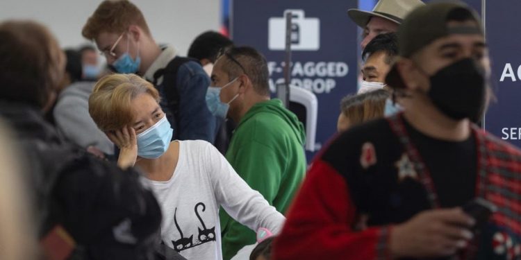 Ratusan Penerbangan di AS Dibatalkan Akibat Kekurangan Staf Terkait Covid