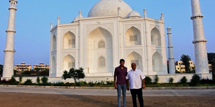 Pria India Bangun Replika Taj Mahal untuk Istrinya