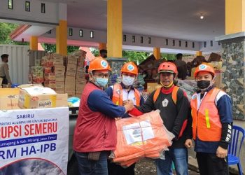 ARM HA-IPB Salurkan Bantuan Kemanusiaan Tahan Petama Ke Tiga Desa Terdampak Erupsi Semeru