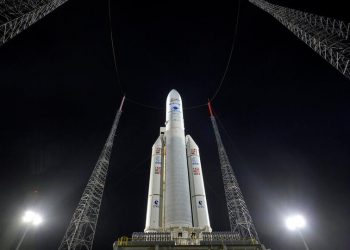 Teleskop NASA Lepas Landas untuk Menemukan Sejarah Kosmik Awal