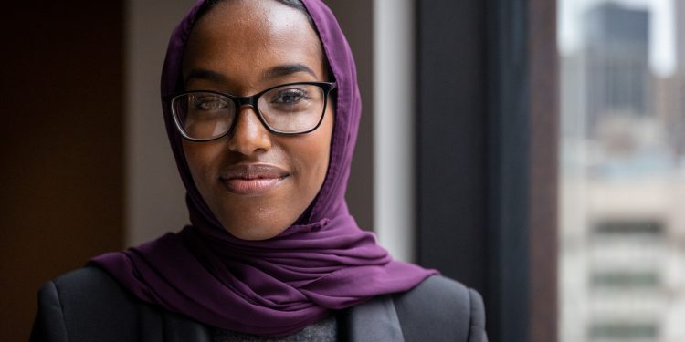 Muslimah Ini Bikin Sejarah dengan Jadi Orang Kulit Hitam Pertama di Senat Minnesota