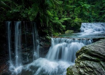 Wisata Curug Balong Endah yang Memiliki Air Terjun Sebening Kaca
