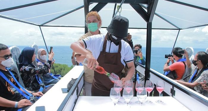 Viral Wahana Ngopi in The Sky di Gunungkidul DIY