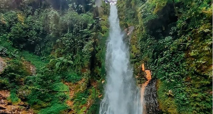 Indahnya Air Terjun Pasir Reungit di Kaki Gunung Salak