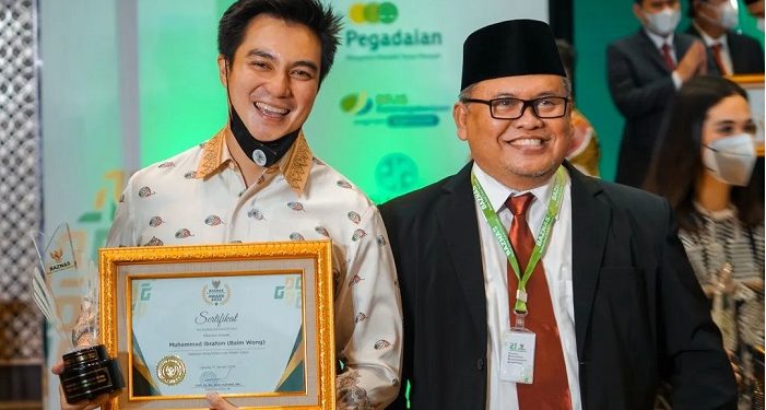 Baim Wong Dianugrahi Artis Peduli Zakat dalam BAZNAS Award 2022