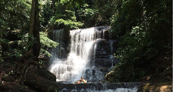 Menikmati Pesona Curug Country yang Disebut Niagara Mini