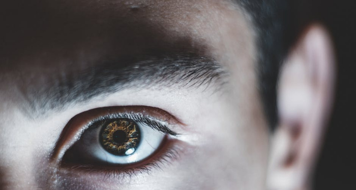 Cara Merawat Mata yang Menggunakan Lensa Kontak