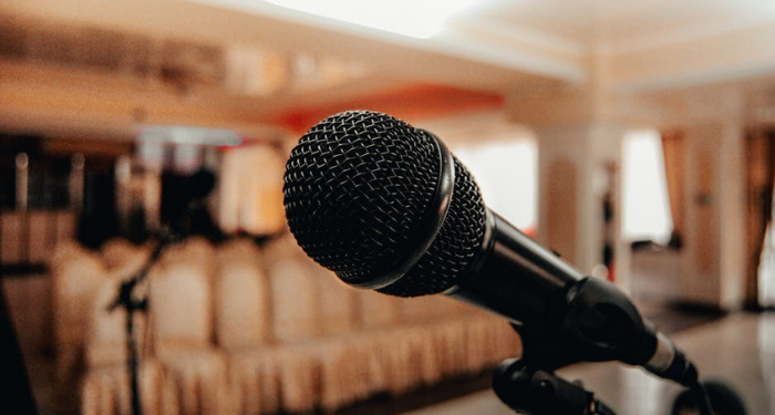 Lima Cara Memikat Hati Pendengar saat Public Speaking