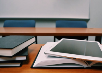 Apakah Beasiswa Wajib Dikeluarkan Zakatnya?