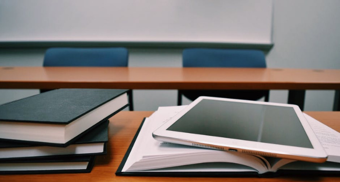 Apakah Beasiswa Wajib Dikeluarkan Zakatnya?