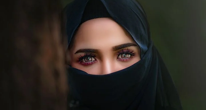 Bagaimana Islam Mengatur Pakaian Wanita Sesuai Zamannya?