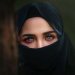 Bagaimana Islam Mengatur Pakaian Wanita Sesuai Zamannya?