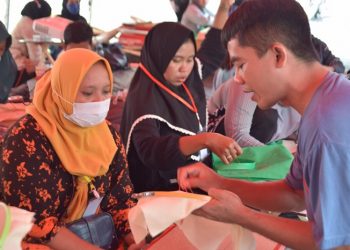 Menengok Para Ibu Penyintas Semeru Berlatih Menyulam