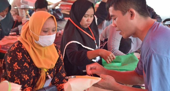 Menengok Para Ibu Penyintas Semeru Berlatih Menyulam