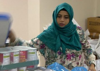 Masjid Birmingham Bagikan 1000 Paket Makanan kepada yang Membutuhkan