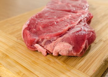 Tak Perlu Daun Pepaya atau Nanas, Ini Cara Mudah Mengempukkan Daging Kambing ala Fah Umi Yasmin