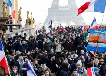 Ribuan Orang Turun ke Jalanan Prancis untuk Lawan Kewajiban Vaksinasi