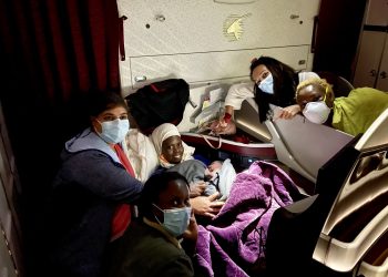 Dokter Muslim Ini Bantu Melahirkan Bayi di Pesawat