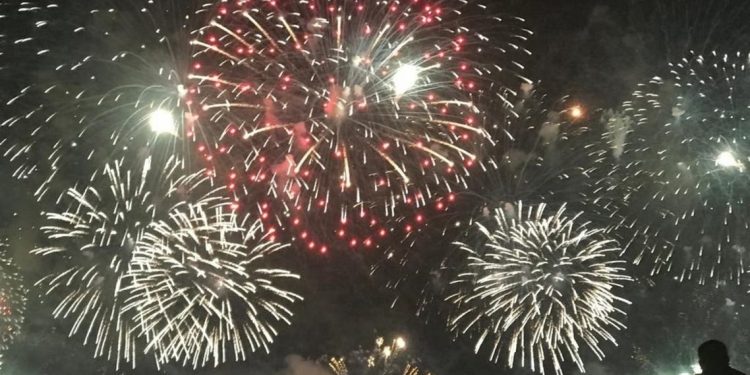 Ras Al Khaimah Cetak 2 Rekor Dunia Guinness Lewat Pertunjukan Kembang Api Tahun Baru 2022