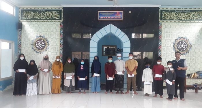 LAZ Al Azhar Salurkan Bantuan Biaya Pendidikan untuk Ratusan Anak Yatim