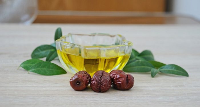 Atasi Minyak Berlebih di Wajah dengan 4 Bahan Alami Ini