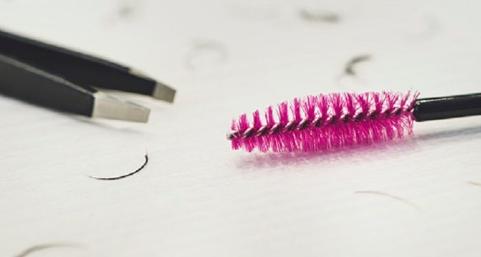 Bulu Mata Sering Rontok? Simak Penyebabnya