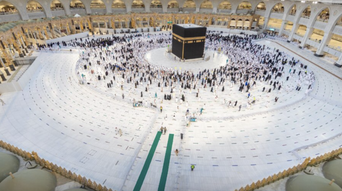 Jamaah Umrah Diberikan 34 Jalur di Daerah Tawaf yang Berjarak Sosial