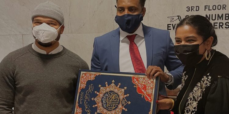 Al-Qur'an Digunakan dalam Upacara Pengambilan Sumpah Bersejarah di Minnesota