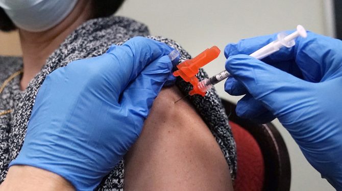 Penelitian: Menstruasi Wanita Sedikit Terlambat Setelah Vaksin Covid