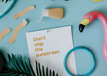menggunakan sunscreen
