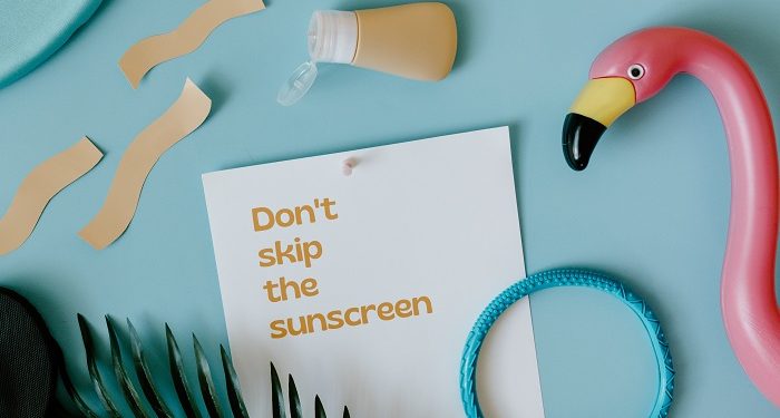 menggunakan sunscreen