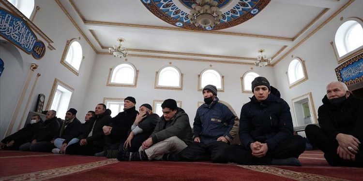 Di Tengah Ketegangan, Muslim di Kota Ukraina Timur Berharap untuk Perdamaian
