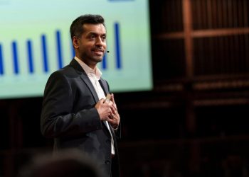 Dengan Humor, Komentator Politik Muslim Bercerita Bagaimana Menjadi Orang Amerika