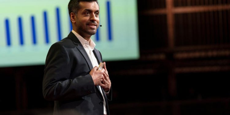 Dengan Humor, Komentator Politik Muslim Bercerita Bagaimana Menjadi Orang Amerika