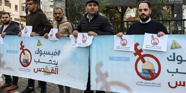 Wartawan Palestina Meningkatkan Alarm atas 'Penindasan' Konten di Facebook