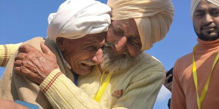 YouTuber Pakistan Satukan Kembali Keluarga yang Terpisah Antara India dan Pakistan