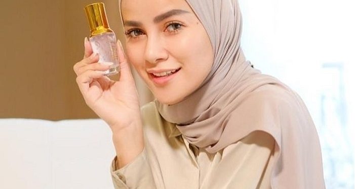 Jarang Muncul di TV, 9 Artis Berhijab Sukses Jadi Pembisnis