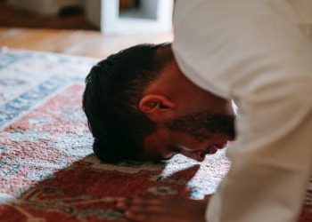 Cara Khusyuk dalam Shalat