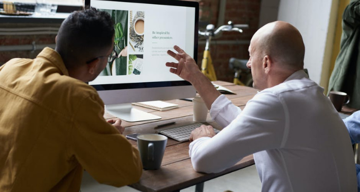 Adab ketika Ada yang Berbicara