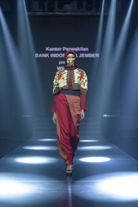 Koleksi Batik Kultural Banyuwangi Karya Designer Wignyo di Jakarta Fashion Trend 2022 Angkat Suku Osing