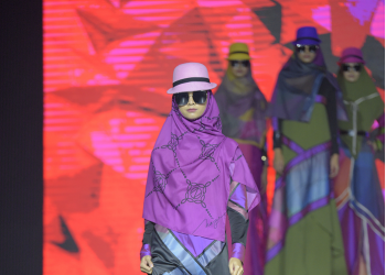 Koleksi FOLDS by Najua Yanti di Jakarta Fashion Trend 2022