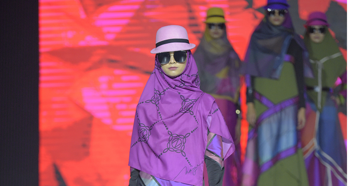 Koleksi FOLDS by Najua Yanti di Jakarta Fashion Trend 2022